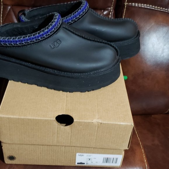 Black Leather Uggs, Platform - Picture 1 of 10